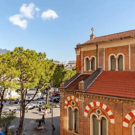 B&B Un Passo Dal Treno Piazza Vittorio Veneto 36-Salerno Station Exteriér fotografie