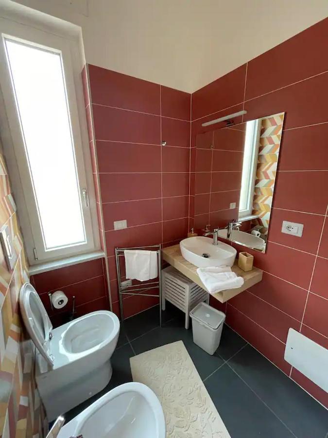 B&B Un Passo Dal Treno Piazza Vittorio Veneto 36-Salerno Station Exteriér fotografie