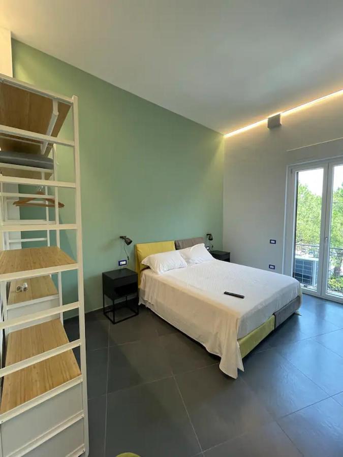 B&B Un Passo Dal Treno Piazza Vittorio Veneto 36-Salerno Station Exteriér fotografie