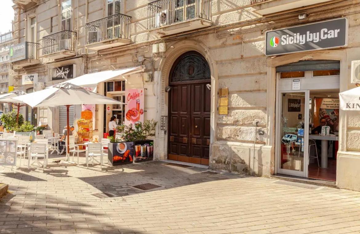 B&B Un Passo Dal Treno Piazza Vittorio Veneto 36-Salerno Station Exteriér fotografie