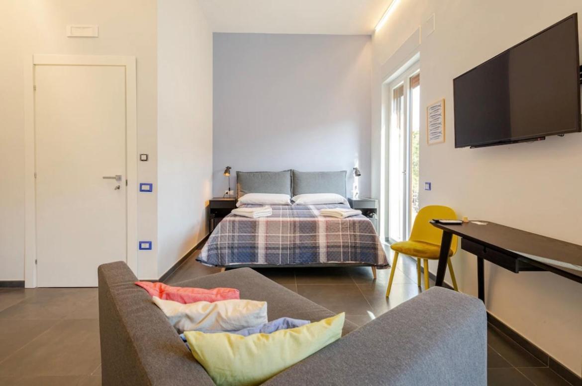 B&B Un Passo Dal Treno Piazza Vittorio Veneto 36-Salerno Station Exteriér fotografie